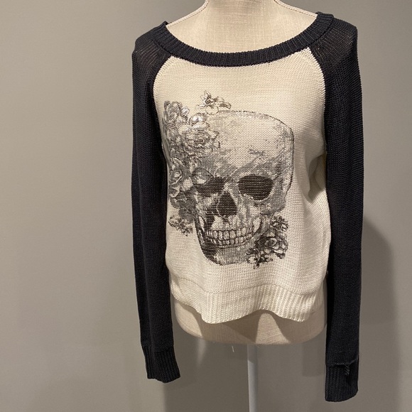Mudd Skull Sweater Size M (Juniors) - Picture 1 of 13